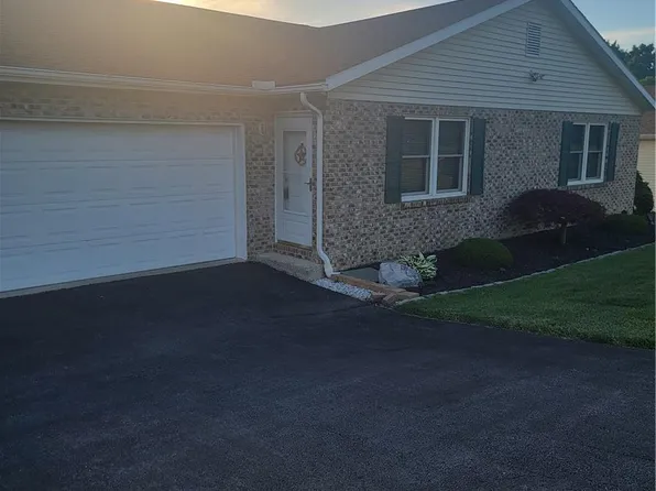 4120 Champagne Dr, Emmaus, PA 18049