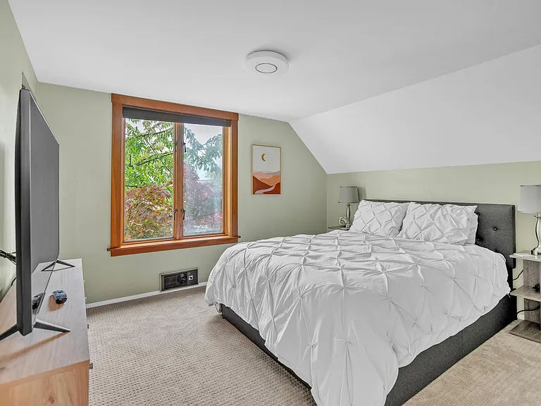 536 Bell St — Photo 2