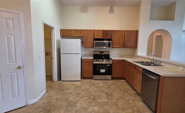 2546 Siena Way — Photo 15