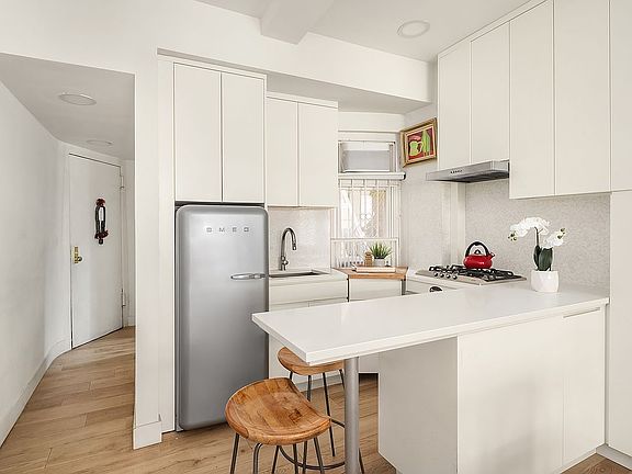 5th image of 126 W 73rd St APT 5C