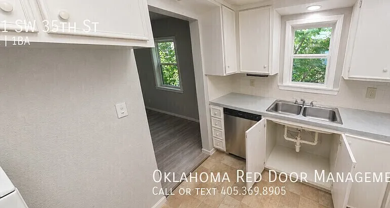 521 SW 35th St — Photo 3