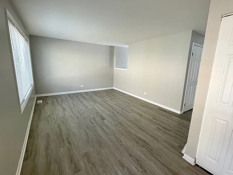 1721 E Roosevelt Rd #4 — Photo 7