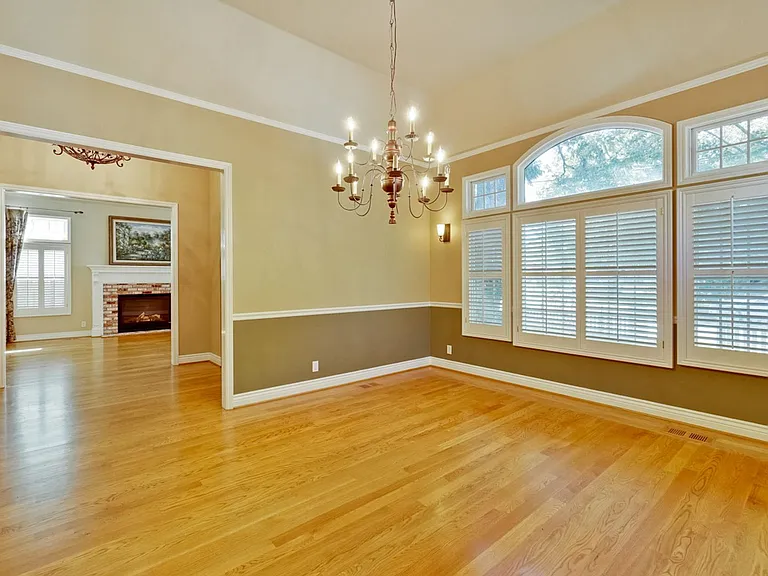 1150 Meredith Ave — Photo 15