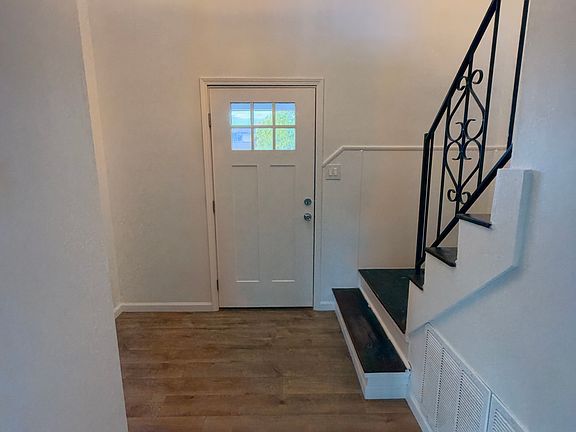2nd image of 10400 Chapala Pl NE