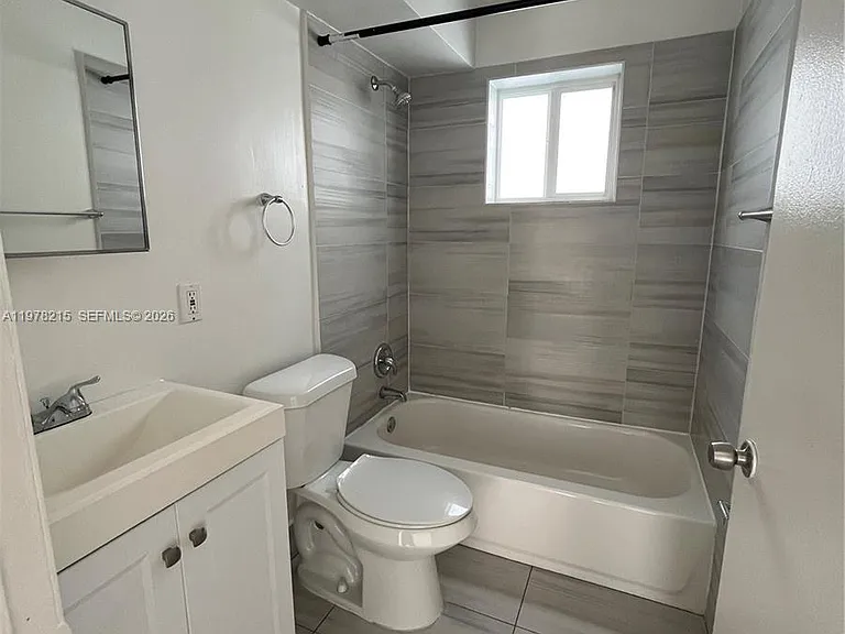 960 Biarritz Dr #14 — Photo 5