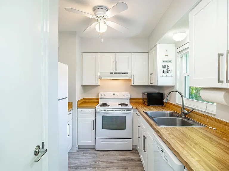 6950 Avenue Des Palais #2A — Photo 6
