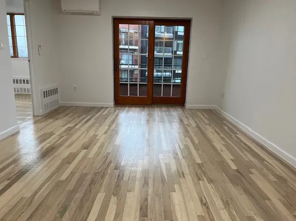 27-10 Astoria Boulevard image 1 of 12