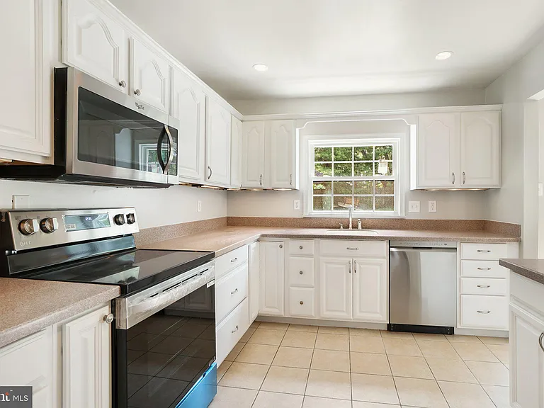 15950 Alameda Dr — Photo 7