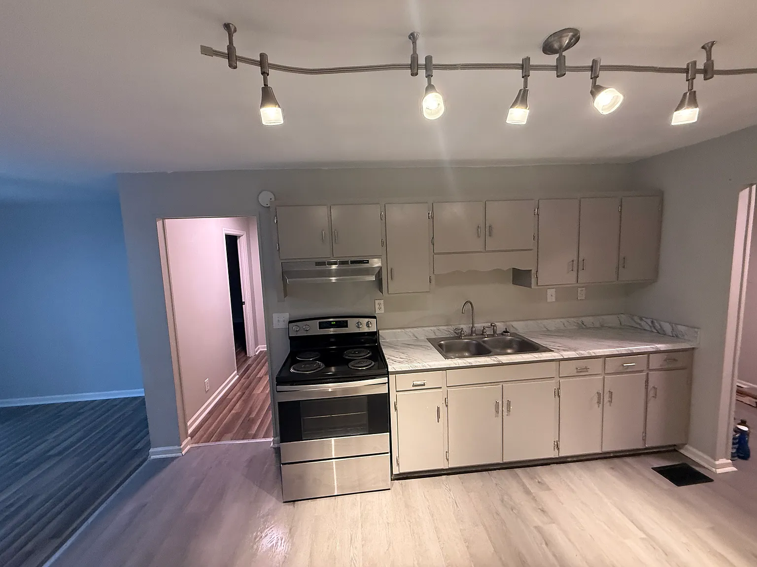 2 bed, 760 sqft, $1,100 — Photo 3