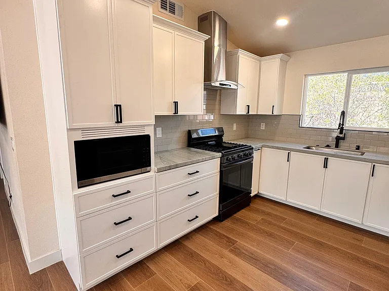 1321 Nadine Way — Photo 9