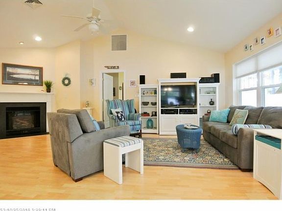 4th image of 11 Gables Way #11
