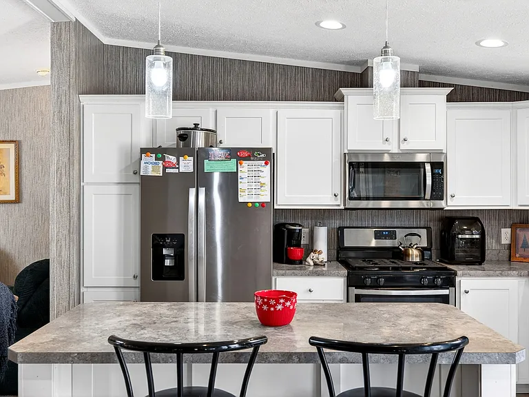 540 Everett St #17 — Photo 9
