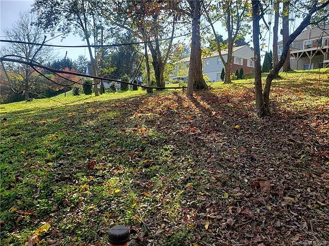 2nd image of 116 Country Club Rd