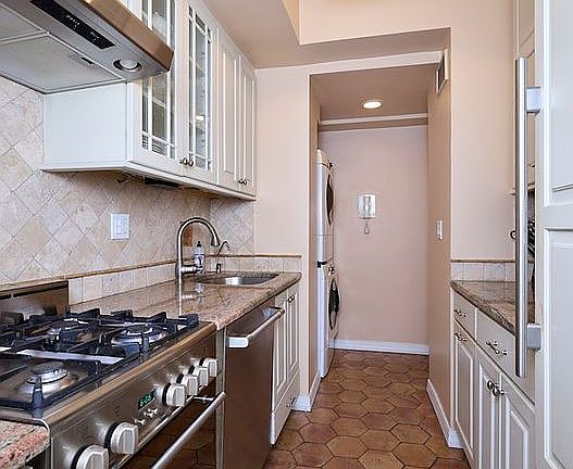 4th image of 80 E End Ave APT 17-E