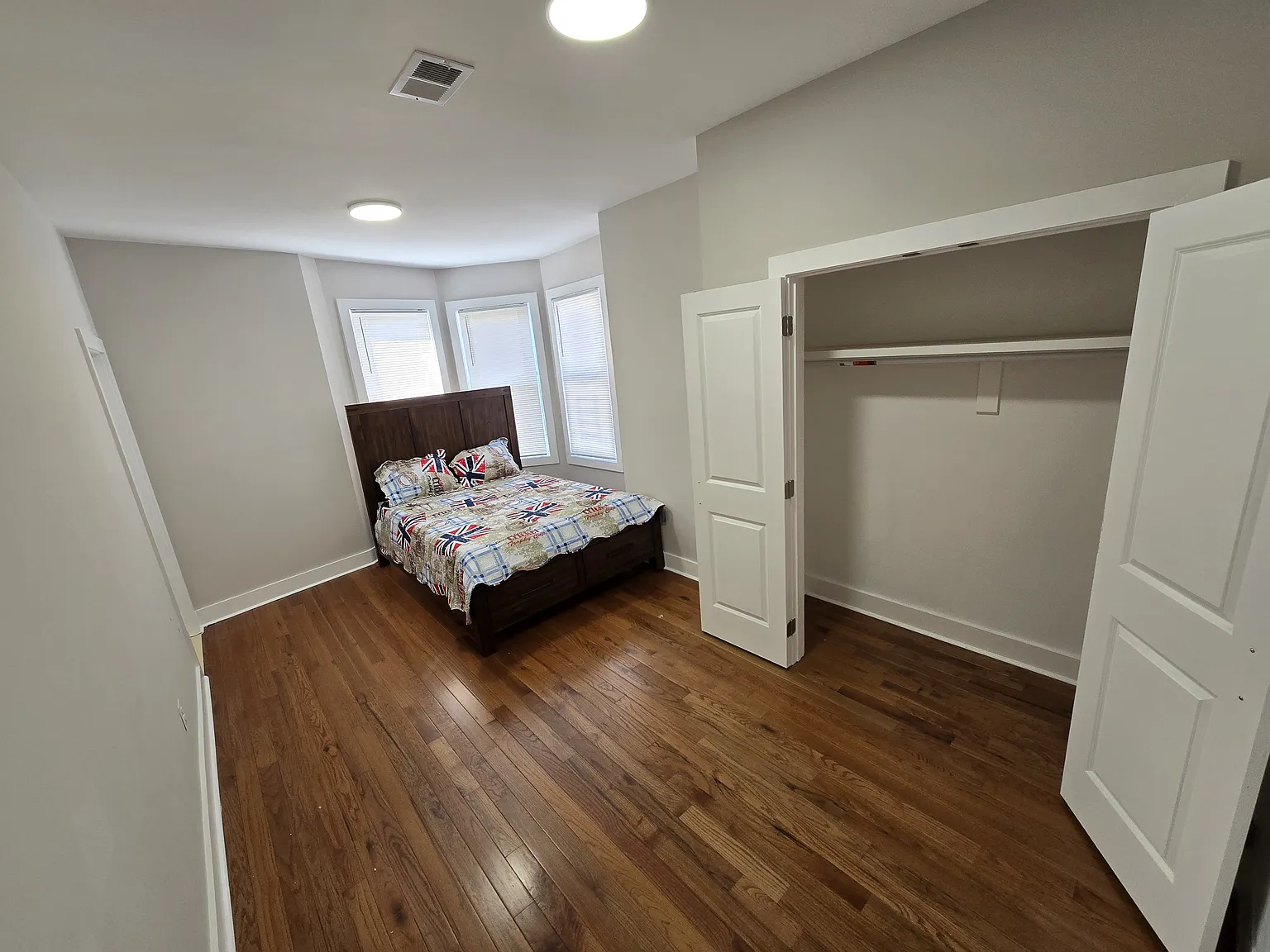 4 bed, $1,400 — Photo 2