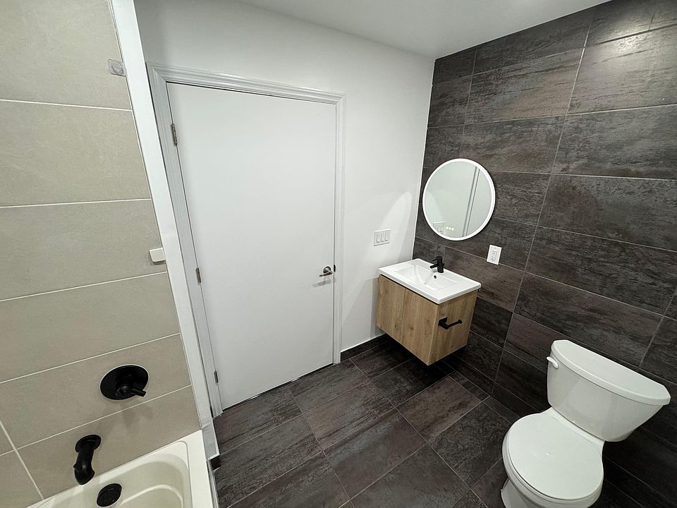 2nd image of 555 Market St #3A