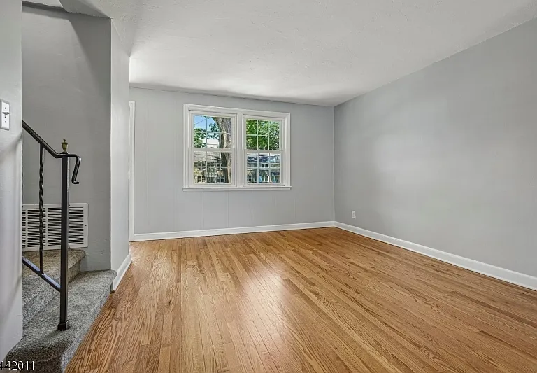93 Centennial Ave — Photo 7