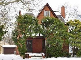 3704 Grosvenor Rd, Cleveland Heights, OH 44118