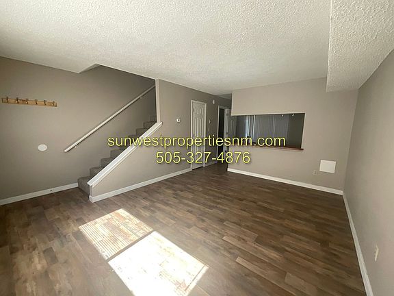 5th image of 1631 Farmington Ave APT 1
