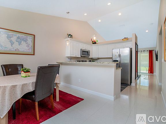 5th image of 10523 Pendleton Ave #10523