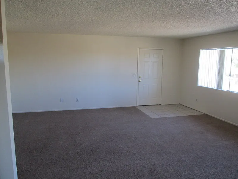 2 bed, 1000 sqft, $1,100 — Photo 2