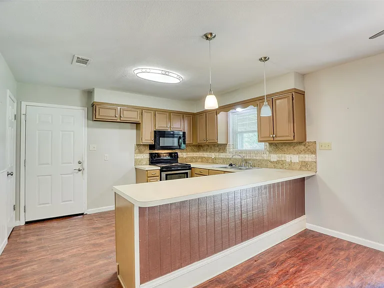 607 Rosewood Dr — Photo 13
