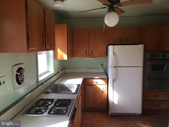 3rd image of 6361 Hillcrest Pl
