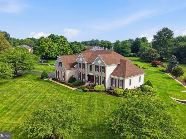 28 W Periwinkle Ln, Newark, DE 19711
