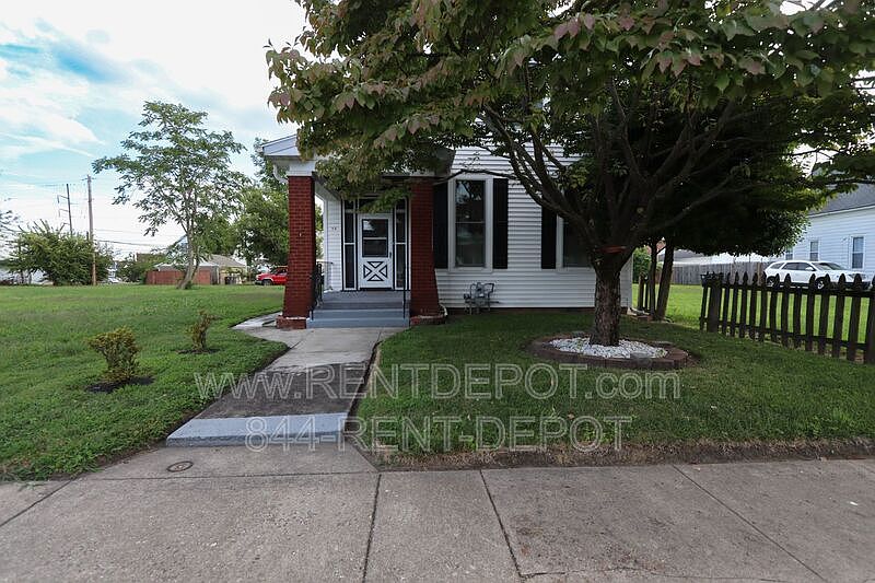 1st image of 24 W Maryland St