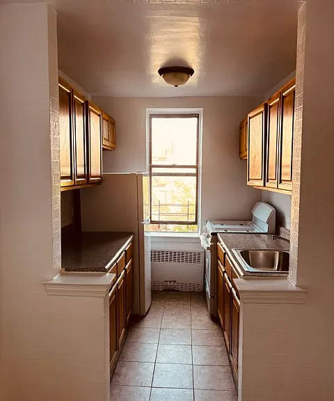 140-57 Burden Cres #5C — Photo 2