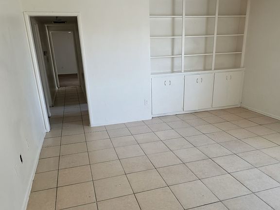 4th image of 2701 N East St APT 4