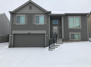 7827 N 144th Ave, Bennington, NE 68007