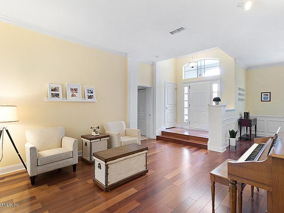 2nd image of 836 Eagle Point Dr
