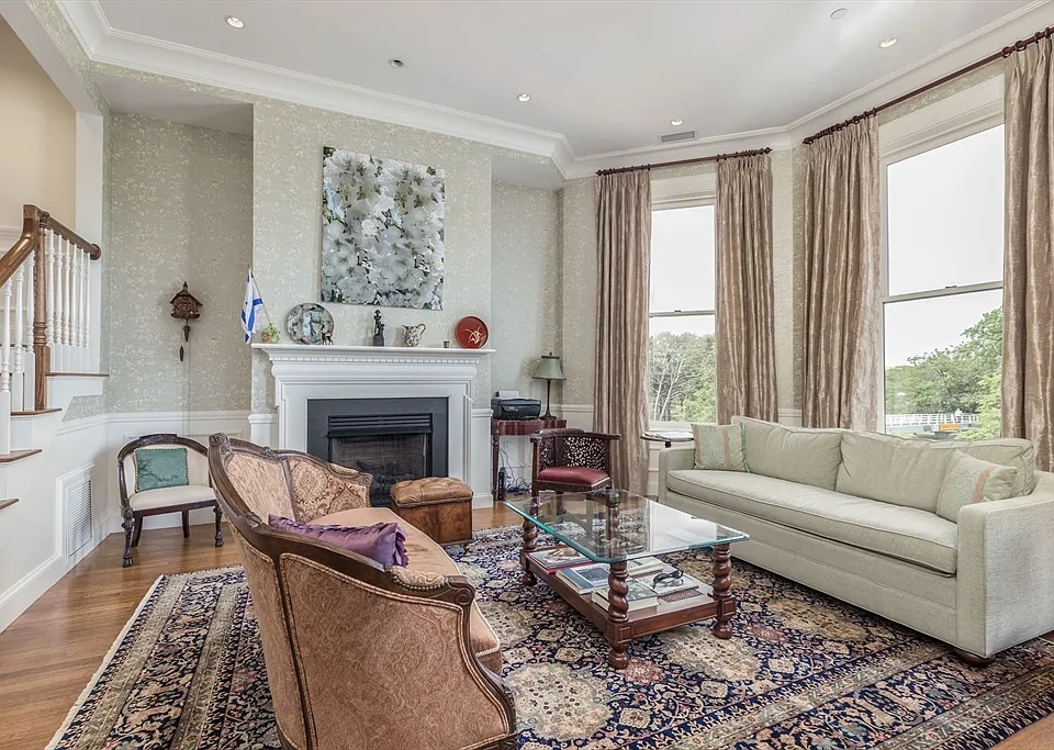 212 Beacon St #2