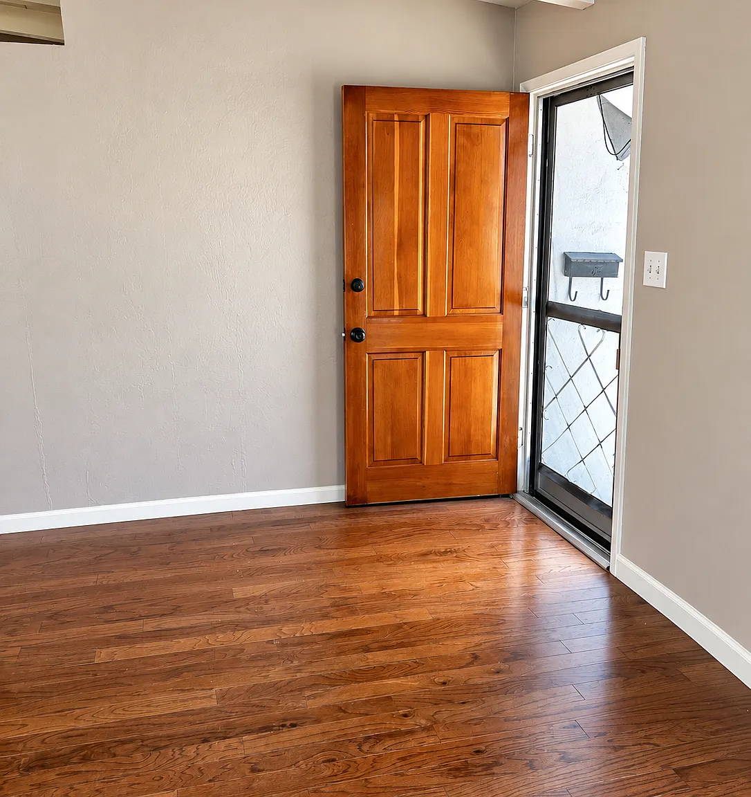 3 bed, 1166 sqft, $5,295 — Photo 2