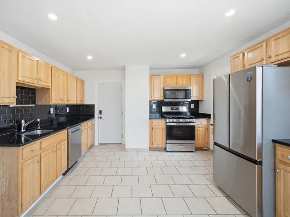 117 Quincy St #2, Quincy, MA 02169