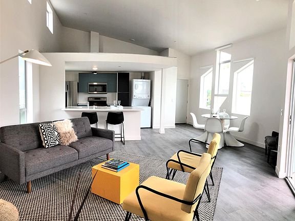 4th image of 4405 W Point Loma Blvd APT 303