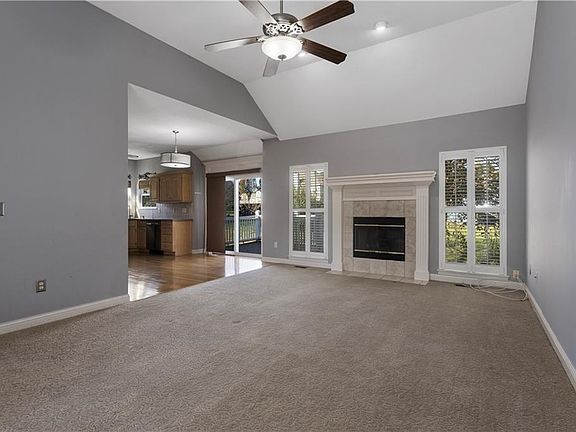 3rd image of 414 Killarney Ln