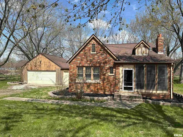 1031 N Shore Dr, Moline, IL 61265