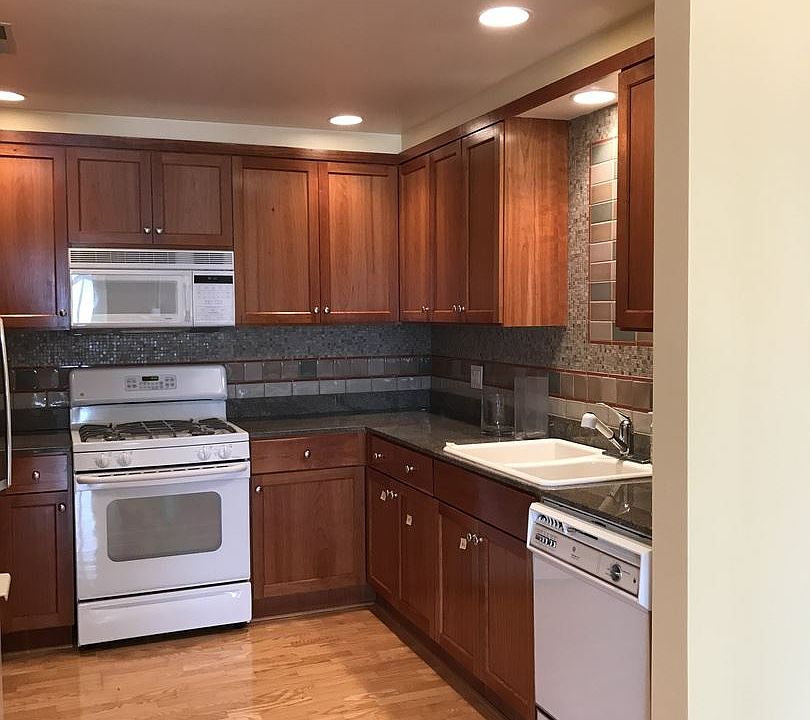 1st image of 1902 Steiner St #B
