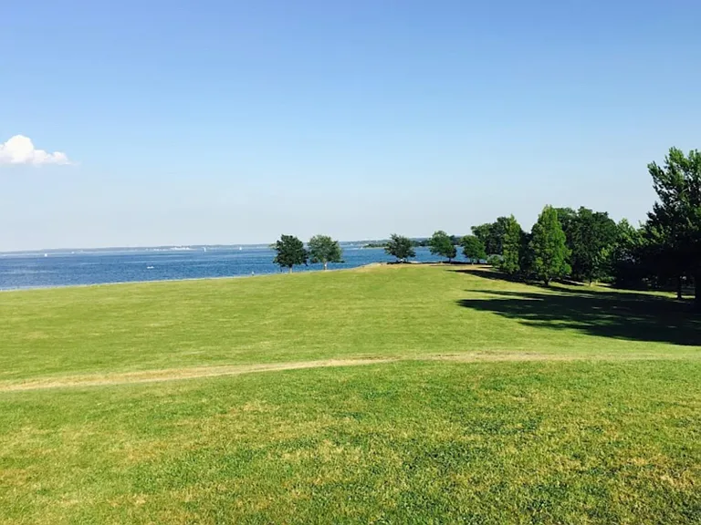 Davenport Park only a half-mile stroll away!