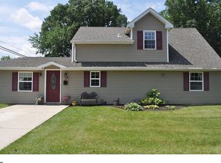 17 Indian Red Rd, Levittown, PA 19057