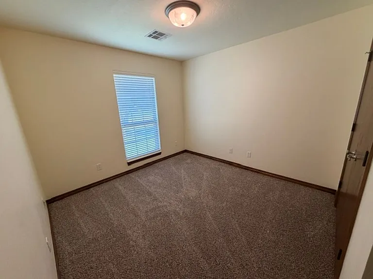 800 Windsor Pl — Photo 10