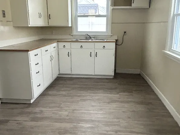 1537 14th Ave E #2, Hibbing, MN 55746