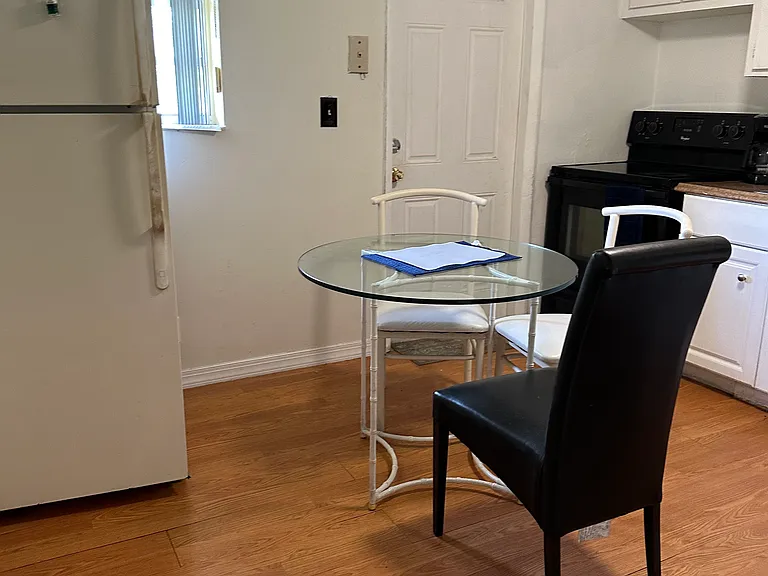 131 SE 5th St #1 — Photo 16