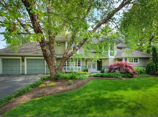 10 W Mather Ln, Bratenahl, OH 44108