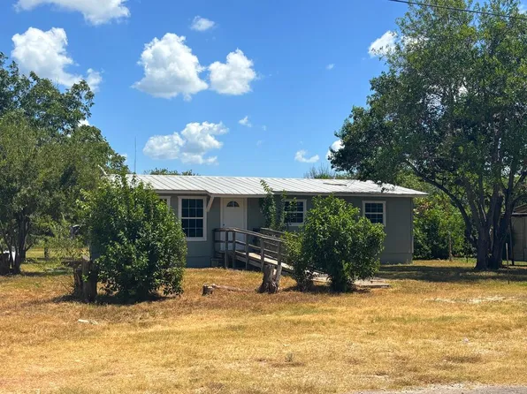 105 N Pecos St, Camp Wood, TX 78833