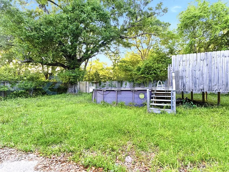 918 E Montclair Rd — Photo 20