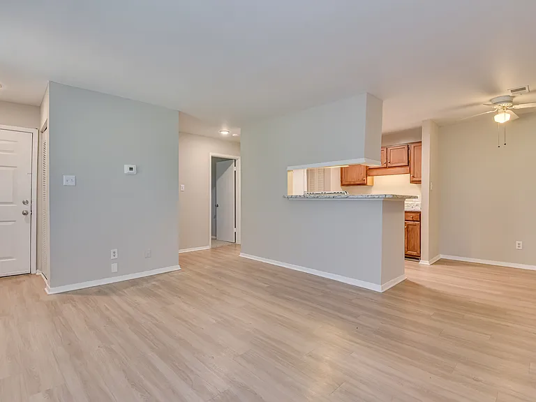 Hunters Run Apartments — Photo 25
