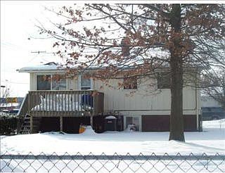 1st image of 842 E 10th St
